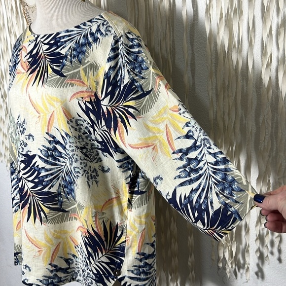 Chico's Linen No Iron Tropical Print Quarter Sleeve Blouse Size 3(16-18) - Picture 5 of 9